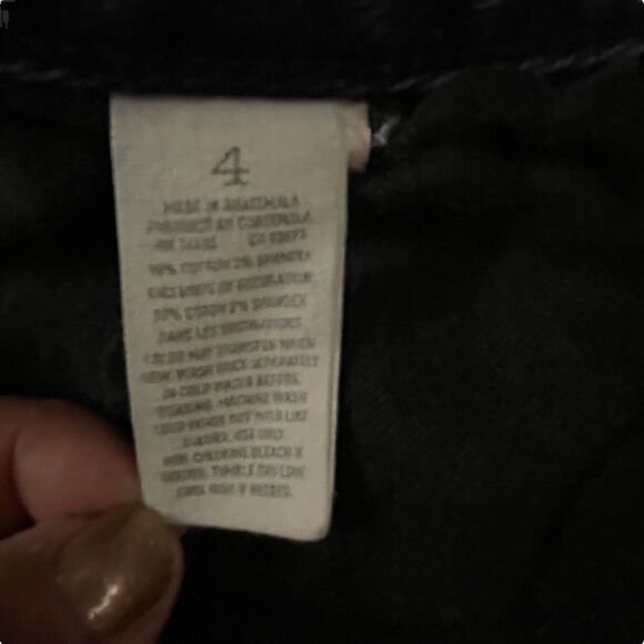 American Eagle ~ Dark Denim Cut Off Shorts ~ size 4 - Picture 6 of 8